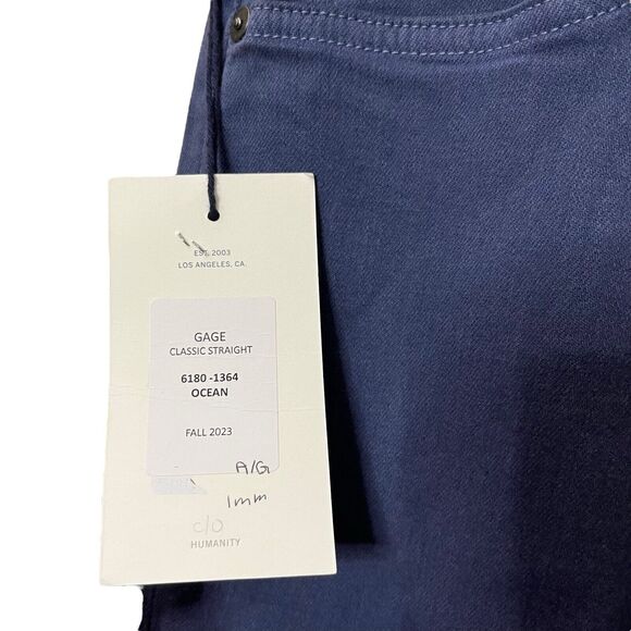 Welcome to my closet! - Picture 12 of 12